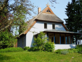 Gepflegtes Reetdachhaus auf großem Grundstück mit Badewanne und Terrasse, Sellin